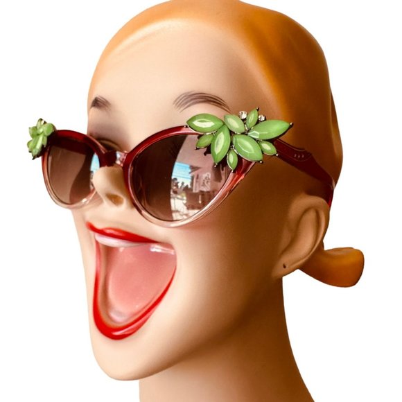 Vintage Vixen Rhinestone hand embellished sunglasses red ombre with green rhines - Picture 4 of 4